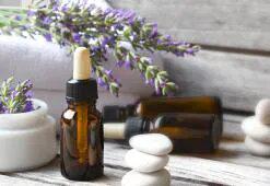 Αιθέρια έλαια. Μπορείτε να τα εφαρμόσετε στα μαλλιά και το τριχωτό της κεφαλής;