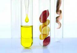 Parabens, σιλικόνες, SLS και όλα τα υπόλοιπα. Πώς προκαλούν βλάβη στα μαλλιά και πώς να τα αποφύγετε;