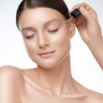 Πώς να Επιλέξετε Αποτελεσματικό Ορό Προσώπου; Έλαια, Υαλουρονικό Οξύ και... Όλοι οι Άλλοι Ενισχυτές